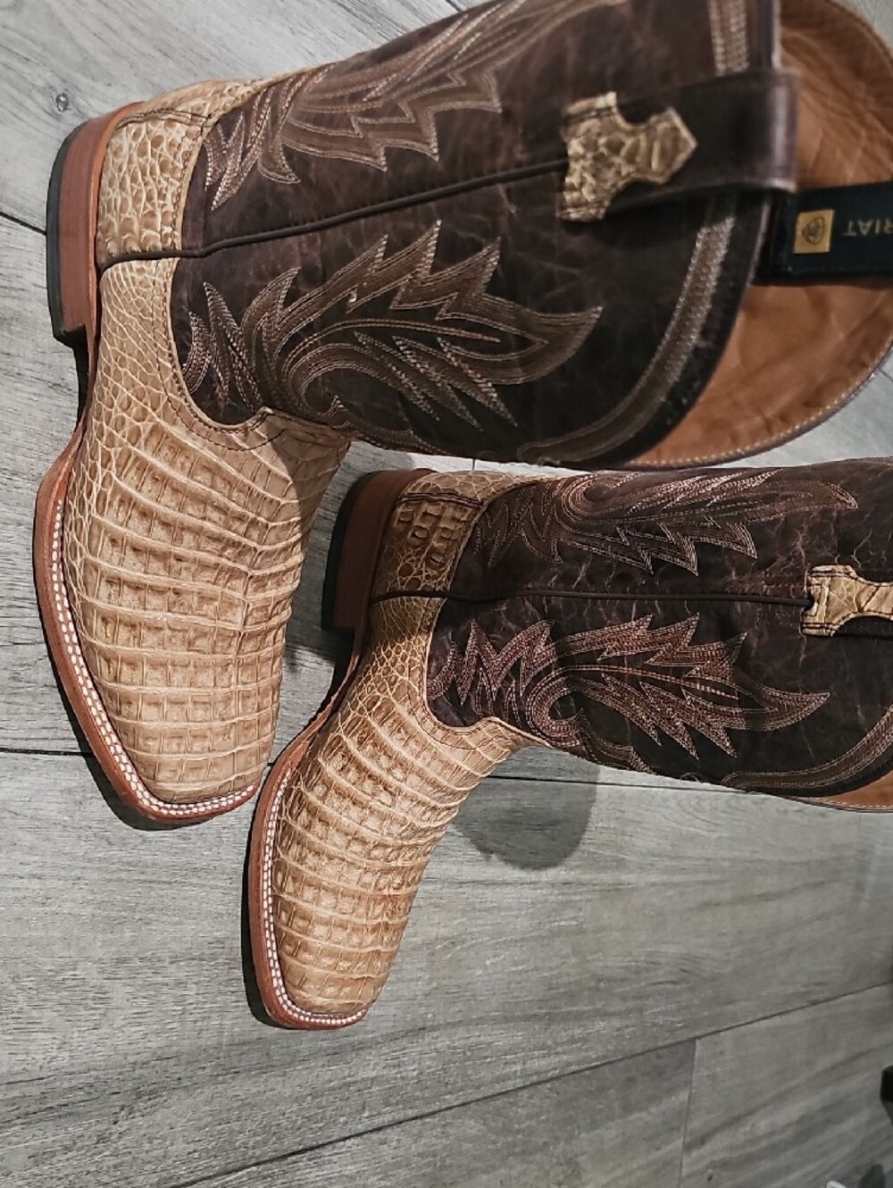 Used Men's Ariat Size 11.5 Caiman Cowboy Boots - Picture 6 of 9
